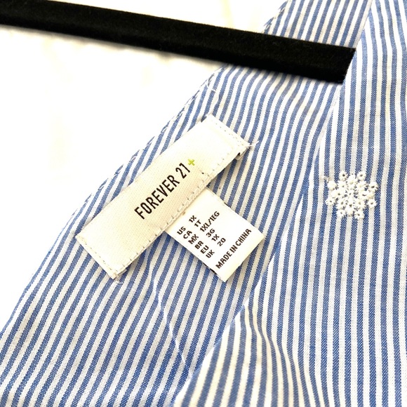 Forever 21+ Sleeveless Ruffle Crop Top 1x - Picture 4 of 5